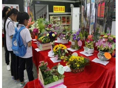 萬紫千紅賀國慶——我校隆重舉行2016年藝術(shù)插花比賽
