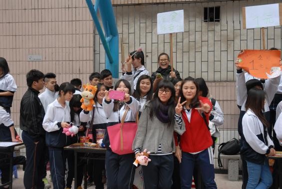 “牽手同行，點亮希望”僑光青年志愿者協(xié)會環(huán)保愛心賣活動